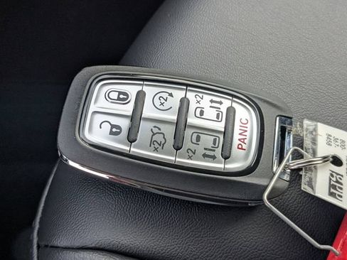 New 2026 Chrysler Pacifica Select FWD image 26
