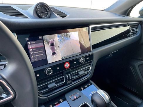 Used 2025 Porsche Macan image 26