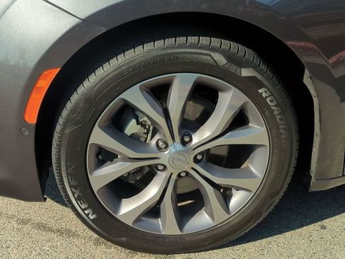 Certified 2019 Chrysler Pacifica Limited w/ Tire & Wheel Group image 7