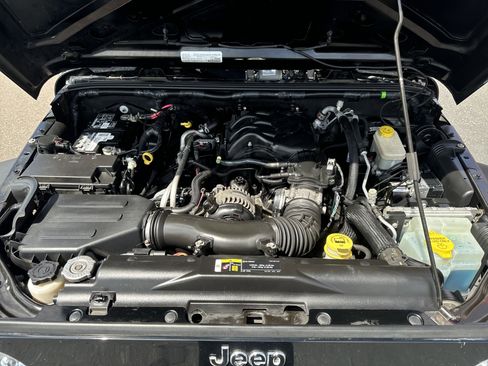 Used 2017 Jeep Wrangler Sport w/ Connectivity Group image 9