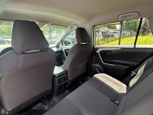 Used 2021 Toyota RAV4 LE AWD/4WD image 22