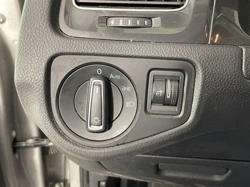 Used 2020 Volkswagen Golf 4-Door image 10