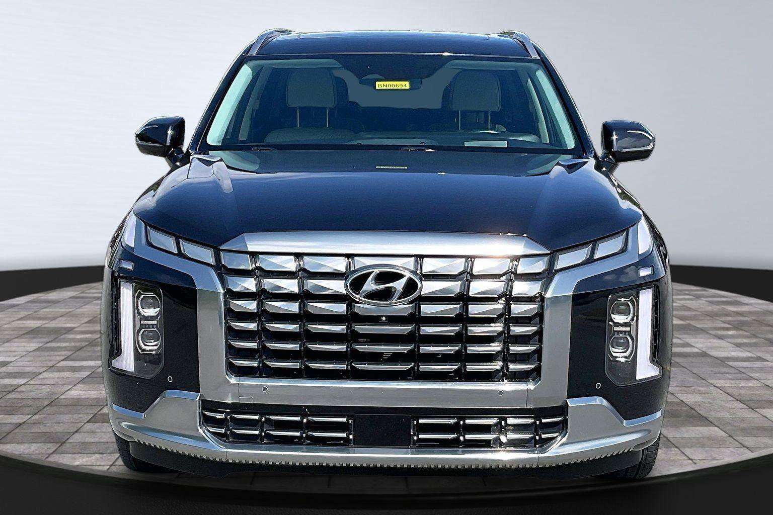 Used 2024 Hyundai Palisade Calligraphy AWD/4WD image 2