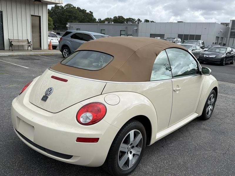 Used 2006 Volkswagen Beetle Convertible w/ Package 1 FWD image 8