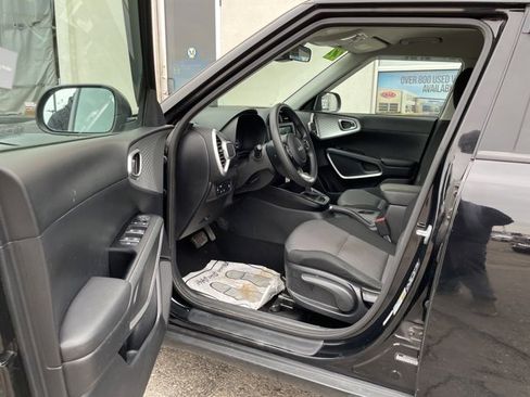 Certified 2022 Kia Soul LX w/ Technology Package image 8