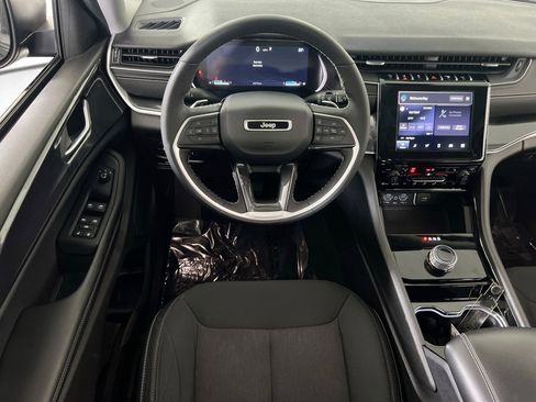 Used 2023 Jeep Grand Cherokee Laredo w/ Luxury Tech Group I image 20