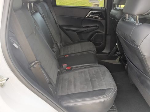 Used 2024 Mitsubishi Outlander SE Black Edition FWD image 38