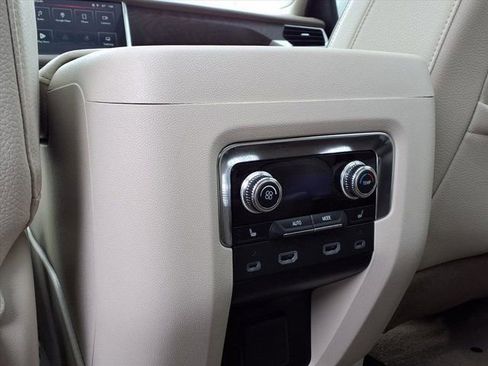 Used 2024 GMC Yukon Denali w/ Denali Reserve Package image 30