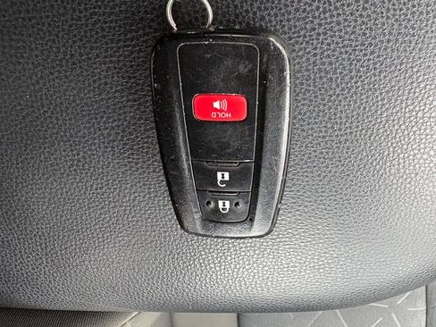Used 2021 Toyota RAV4 XLE FWD image 26