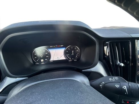 Used 2018 Volvo XC60 T5 R-Design w/ Convenience Package image 18