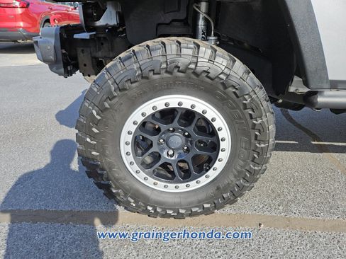 Used 2018 Jeep Wrangler Unlimited Sport S AWD/4WD image 9