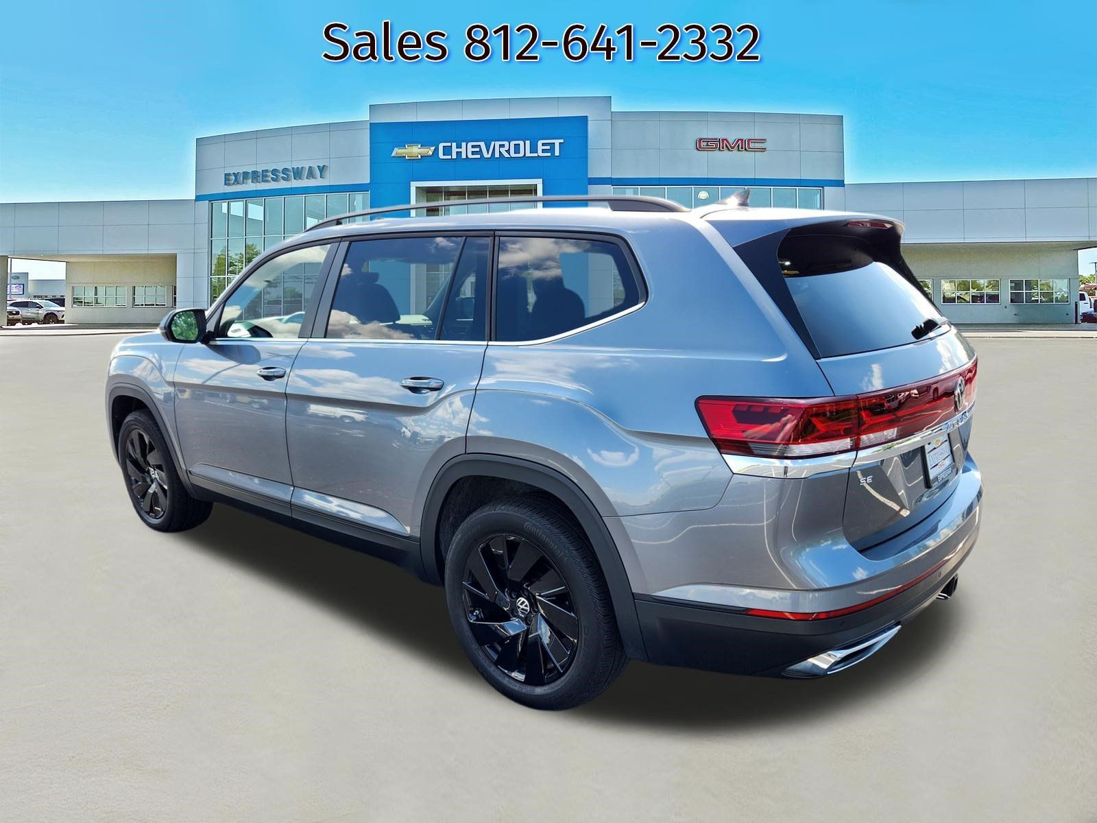 Used 2024 Volkswagen Atlas SE w/ Panoramic Sunroof Package FWD image 5