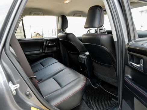 Used 2018 Toyota 4Runner TRD Off-Road Premium AWD/4WD image 39
