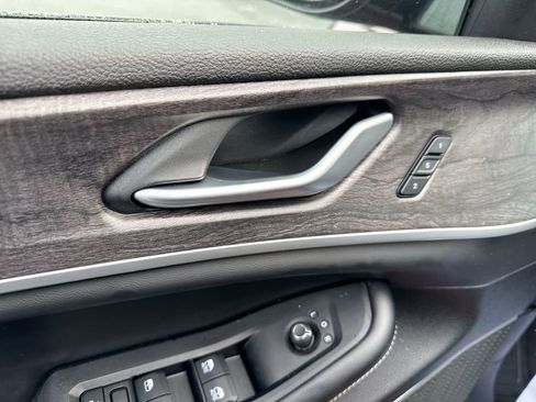 Used 2024 Jeep Grand Cherokee Limited 4xe image 27