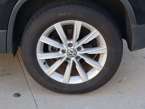 Used 2017 Volkswagen Tiguan Limited w/ Premium Package FWD image 25