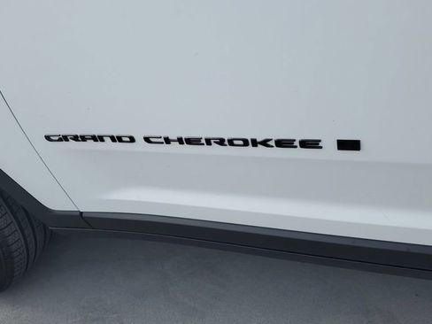 New 2025 Jeep Grand Cherokee Limited image 8