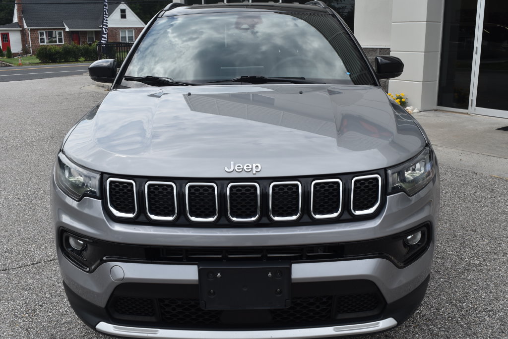 Used 2023 Jeep Compass Limited AWD/4WD image 3