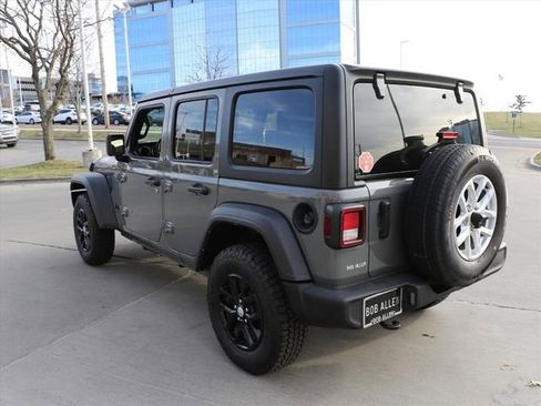 Used 2023 Jeep Wrangler Sport S image 4