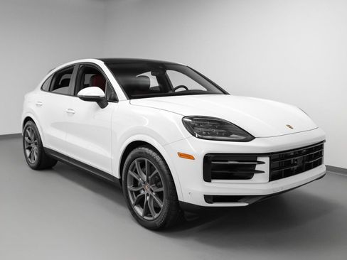 Certified 2025 Porsche Cayenne Coupe AWD/4WD image 10
