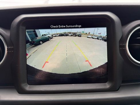 Used 2019 Jeep Wrangler Unlimited Sahara w/ Quick Order Package 24M Moab image 16