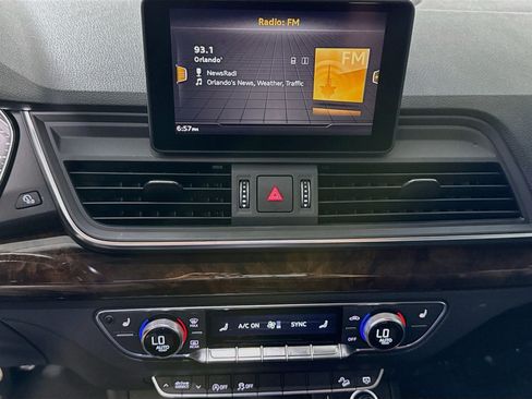 Used 2019 Audi Q5 2.0T Premium w/ Convenience Package AWD/4WD image 18