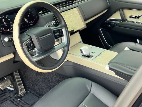 Used 2024 Land Rover Range Rover SV AWD/4WD image 2