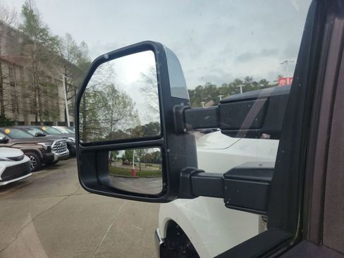 Used 2017 Ford F250 Lariat w/ Chrome Package image 12