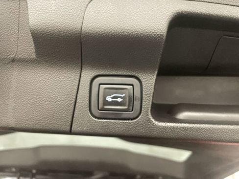 Used 2020 GMC Acadia SLE w/ Driver Convenience Package FWD image 31