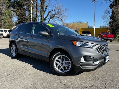 Used 2024 Ford Edge SEL image 2
