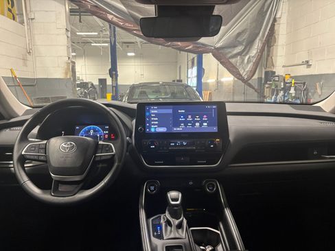 Used 2025 Toyota Grand Highlander XLE image 35