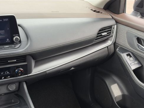 Used 2023 Nissan Rogue SV FWD image 15