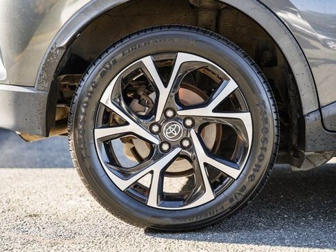 Used 2018 Toyota C-HR XLE image 19