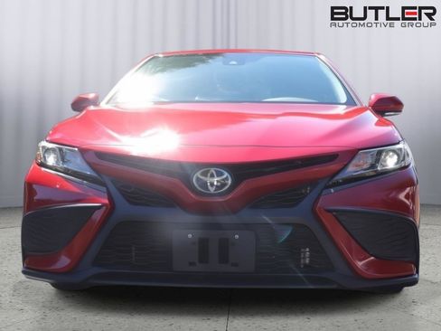 Used 2021 Toyota Camry SE image 2