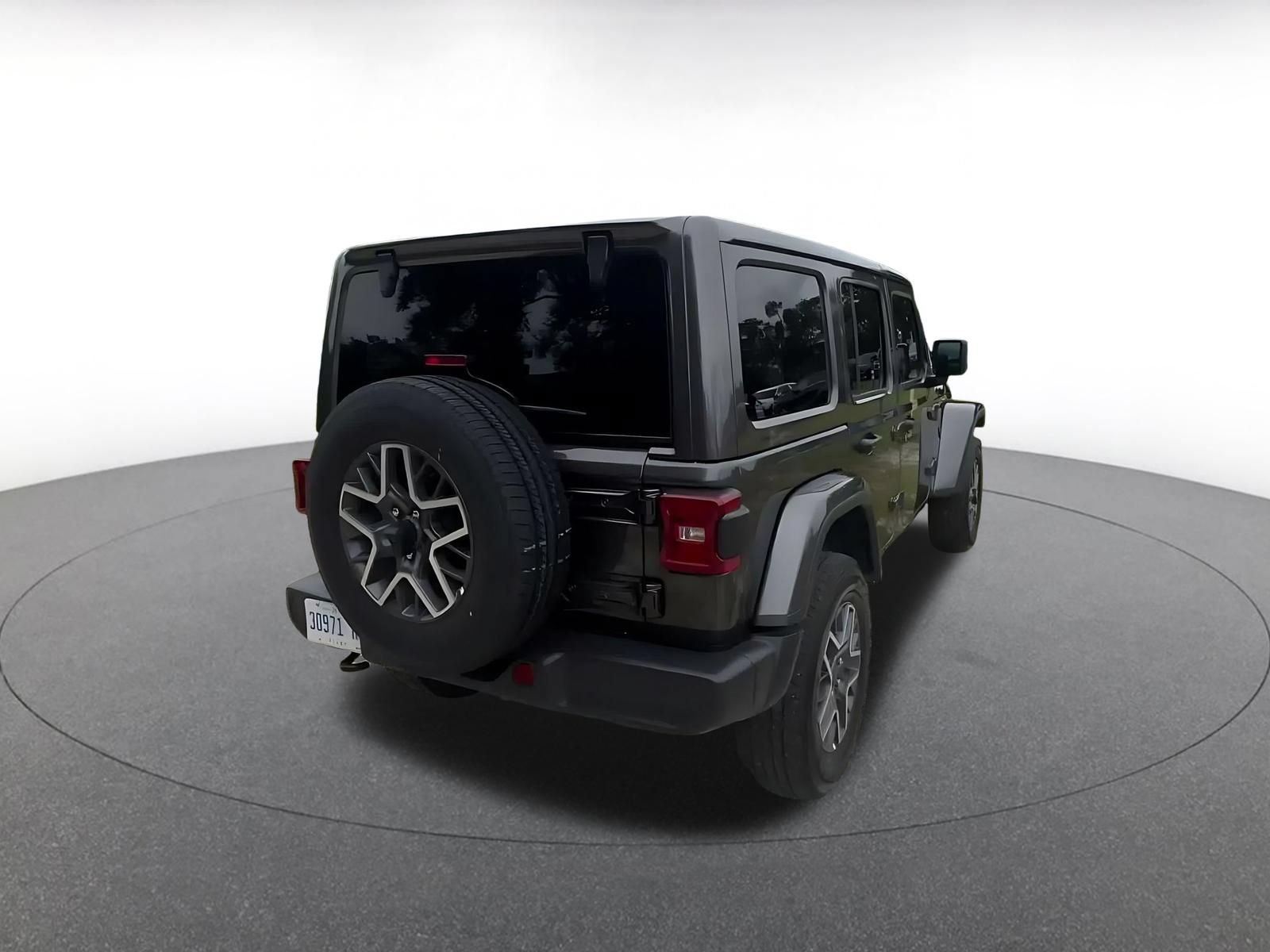 Used 2025 Jeep Wrangler Unlimited Sahara AWD/4WD image 13
