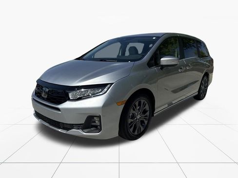 New 2026 Honda Odyssey Touring image 3