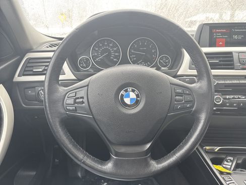 Used 2018 BMW 320i xDrive Sedan w/ Convenience Package image 25