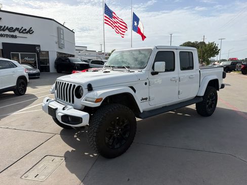 Used 2023 Jeep Gladiator Overland AWD/4WD image 1
