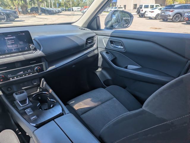 Used 2025 Nissan Rogue SV FWD image 18