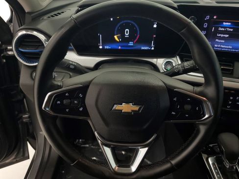Used 2025 Chevrolet Trax LT w/ LT Convenience Package FWD image 14