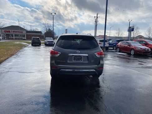 Used 2016 Nissan Pathfinder SV image 6