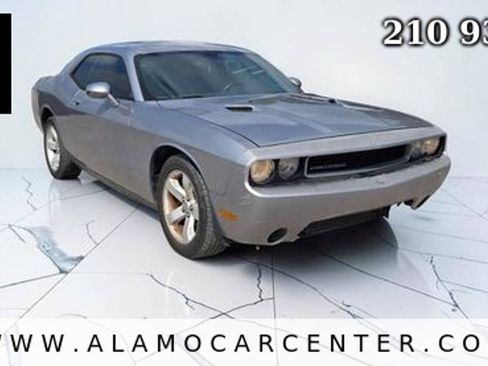 Used 2014 Dodge Challenger SXT RWD image 7