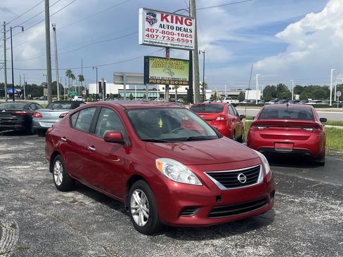 Used 2012 Nissan Versa SV image 2