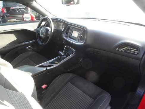 Used 2016 Dodge Challenger SXT image 14