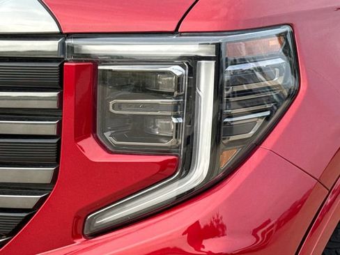 Used 2023 GMC Sierra 1500 AT4 w/ Technology Package AWD/4WD image 4