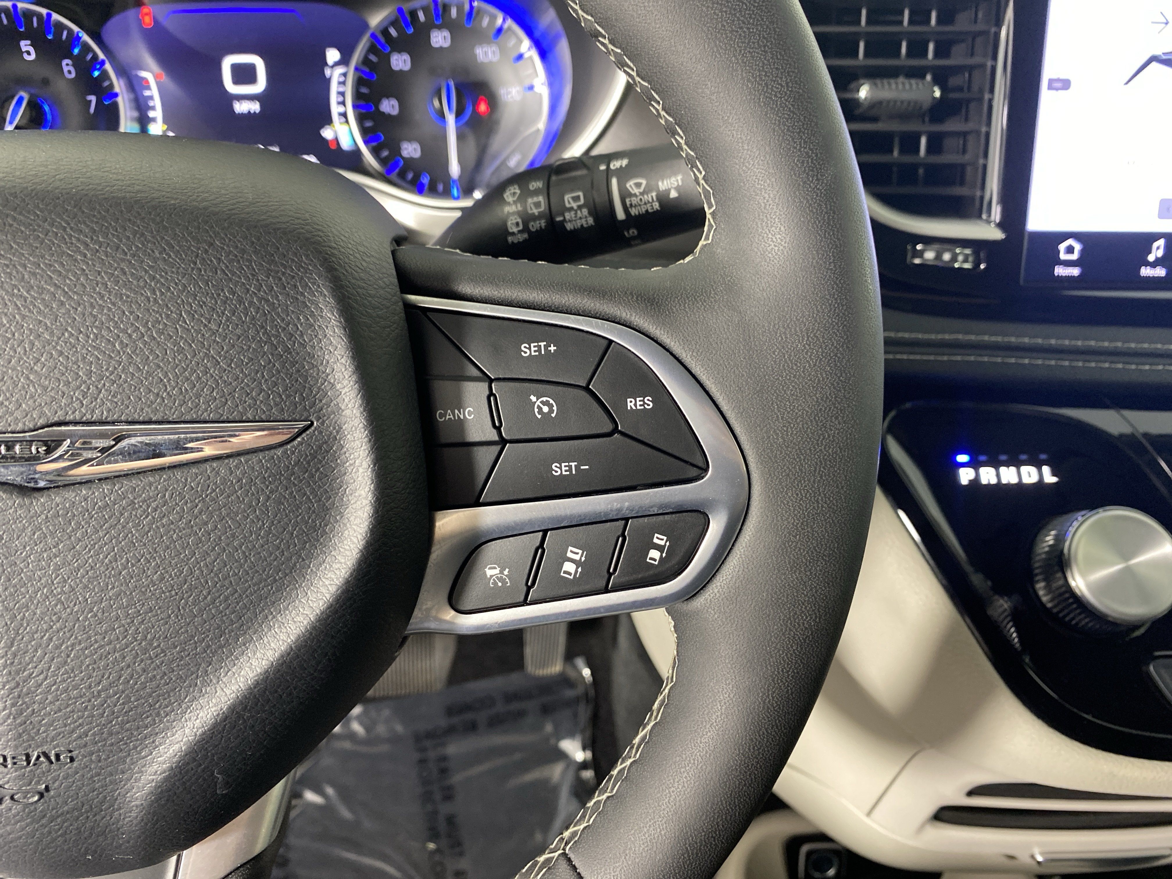 Used 2024 Chrysler Pacifica Touring-L AWD/4WD image 22
