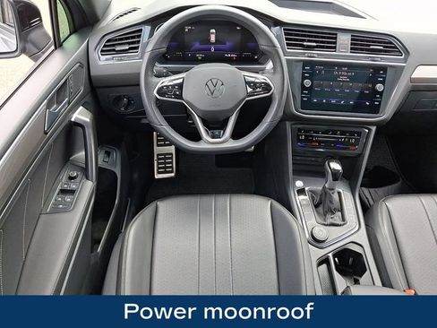 Used 2024 Volkswagen Tiguan SE R-Line AWD/4WD image 3