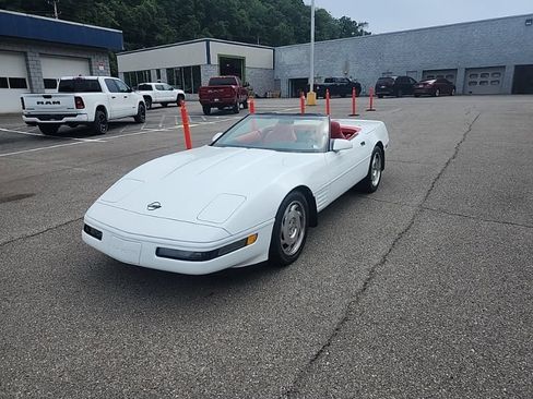 Used 1994 Chevrolet Corvette Convertible RWD image 3