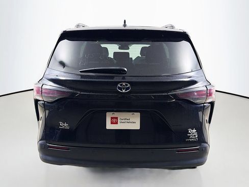 Used 2024 Toyota Sienna XLE FWD image 7