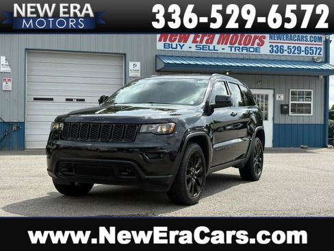 Used 2018 Jeep Grand Cherokee Laredo AWD/4WD image 1