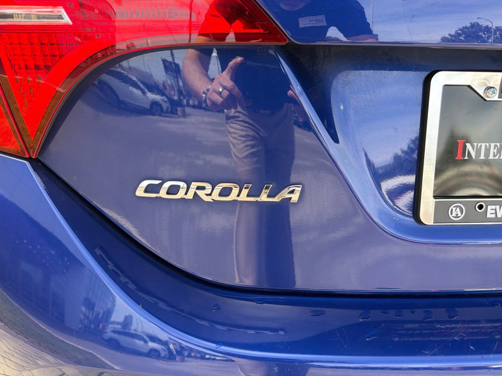 Used 2018 Toyota Corolla SE w/ SE Premium Package FWD image 14